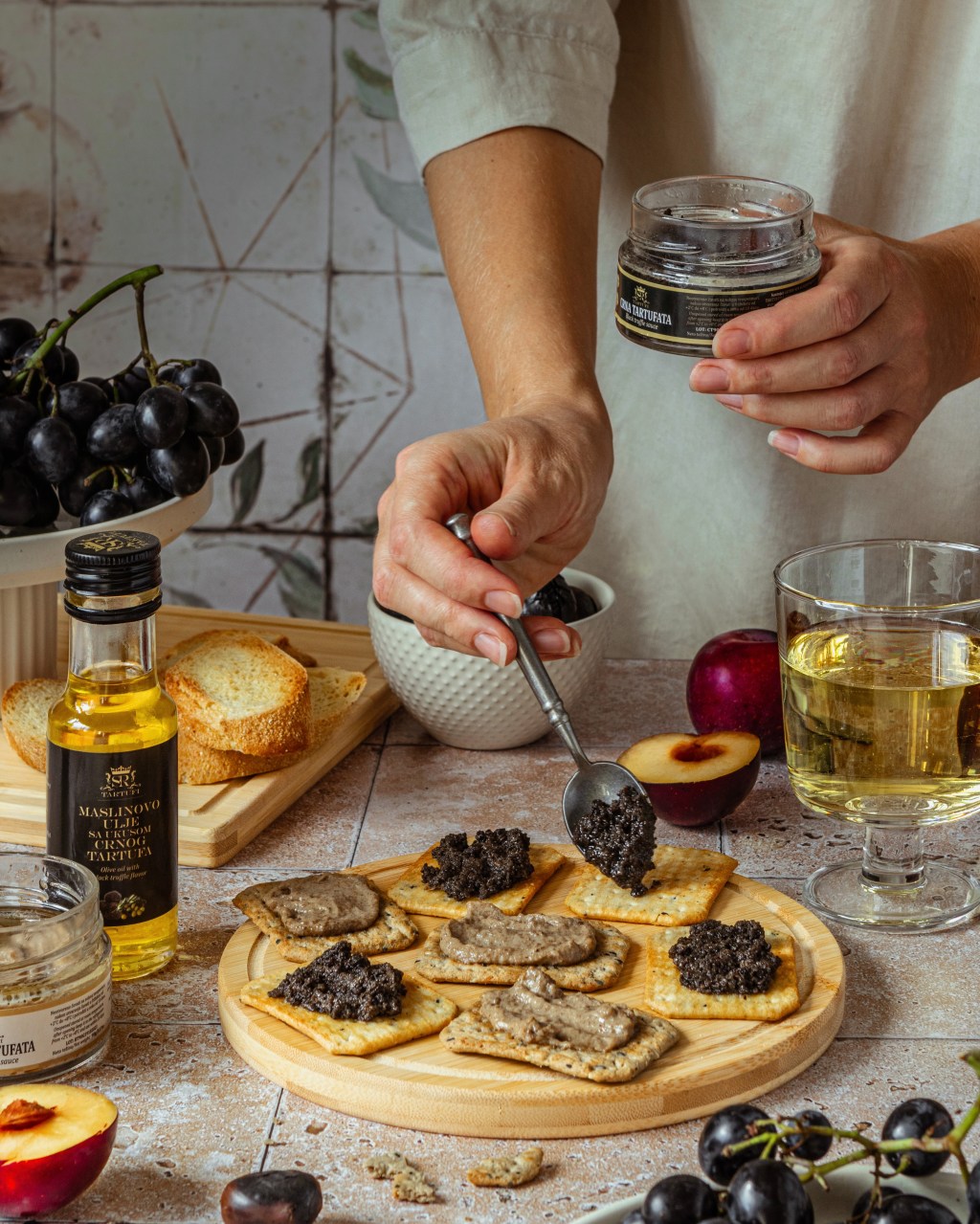 Руке на фотографијама: како их учинити елегантним и&nbsp;привлачним?